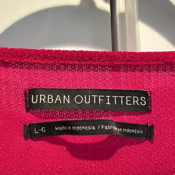 ☀️ Urban Outfitters Bree Red Velvet Metallic V-Neck Long Sleeve Women’s Large - Picture 3 of 5